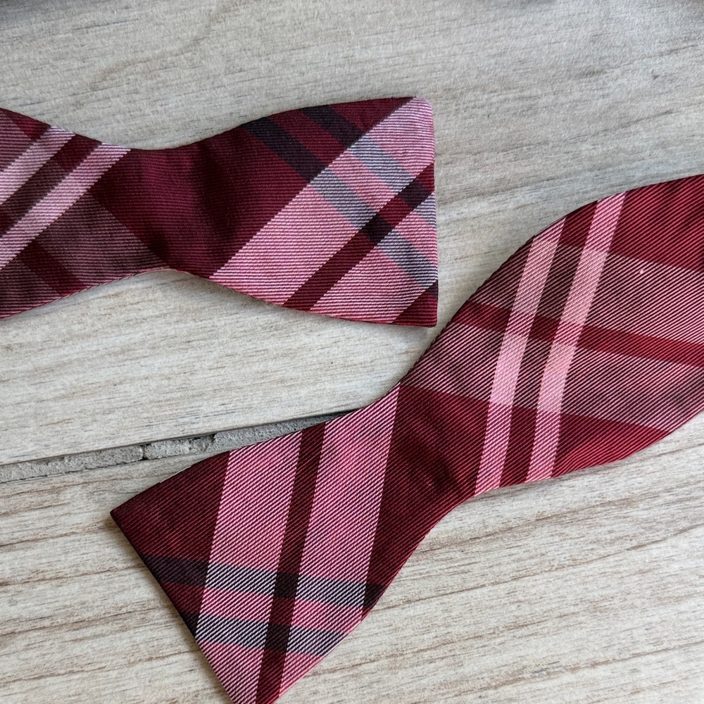 Banana Republic Red Plaid Bow Tie - Picture 4 of 4